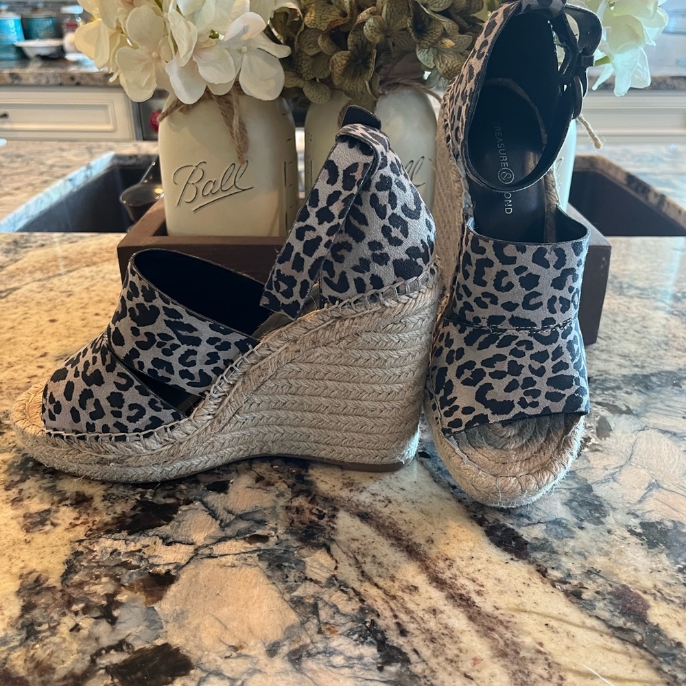 Treasure and Bond leopard print wedge -Never Worn! Size 6.5